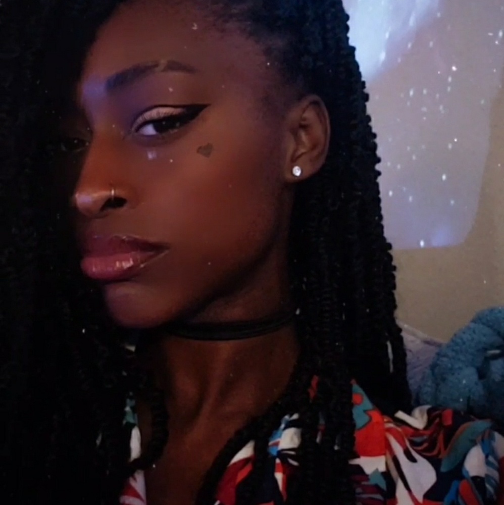 Meet your Posher, Kayla